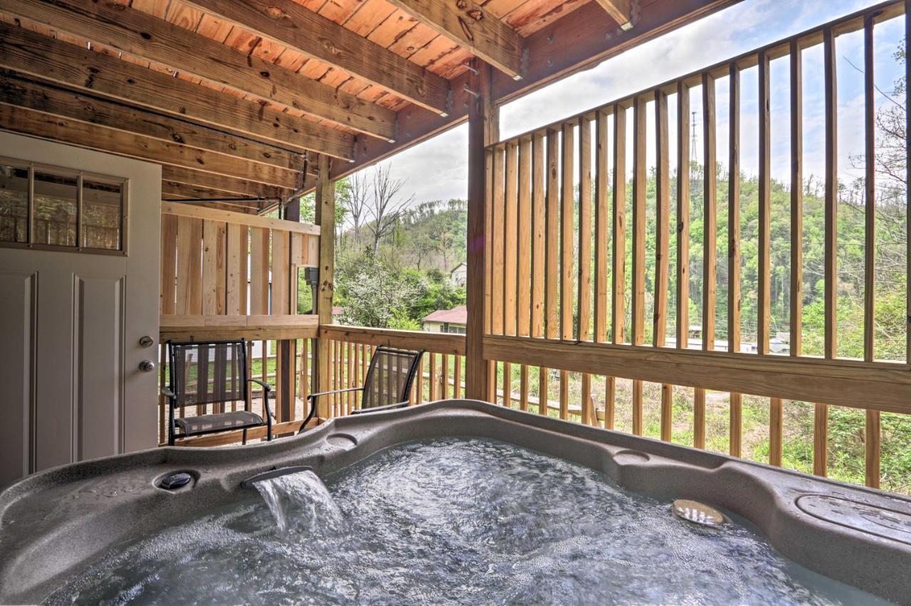Gatlinburg Cabin With Loft And Game Room 1 Mi To Town Extérieur photo